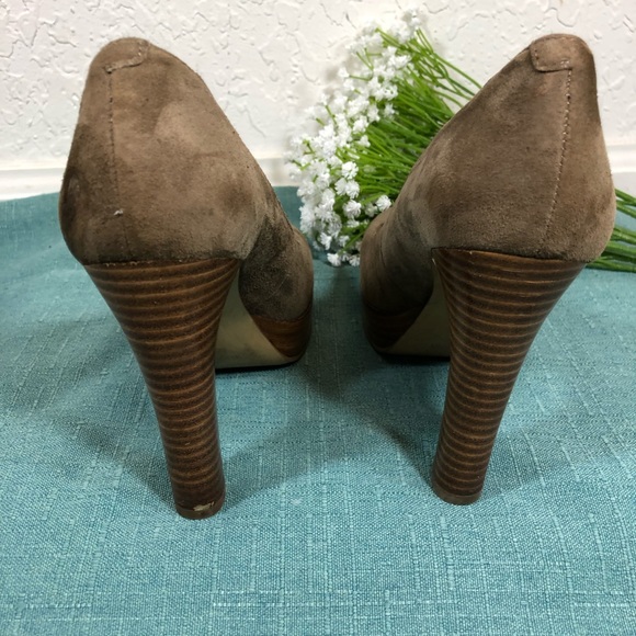 Nine West Size 5 1/2 Wooden Platform Heel - Picture 4 of 5